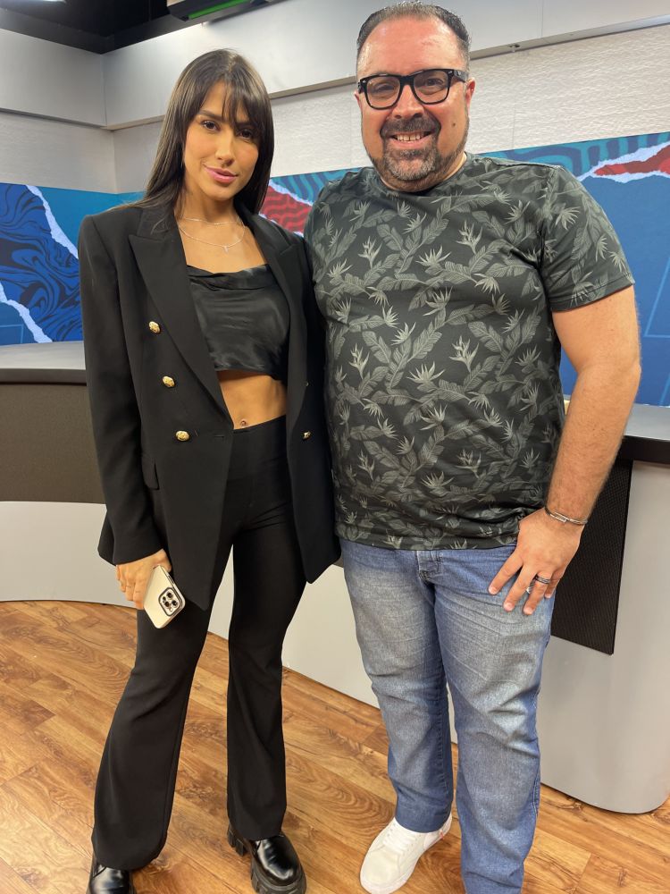 Modelo e Dj Any Borges com o Jornalista Renato Cipriano - Foto: Divulgação